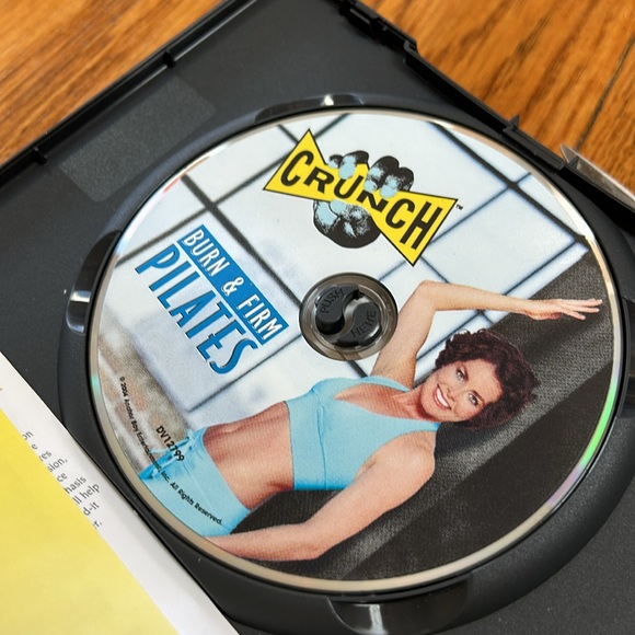 Pilates DVD with Ellen Barrett, Crunch Workout. - Picture 3 of 4